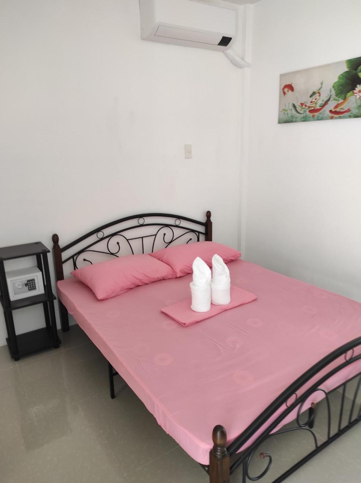 Ub Home Dauis Bilik gambar