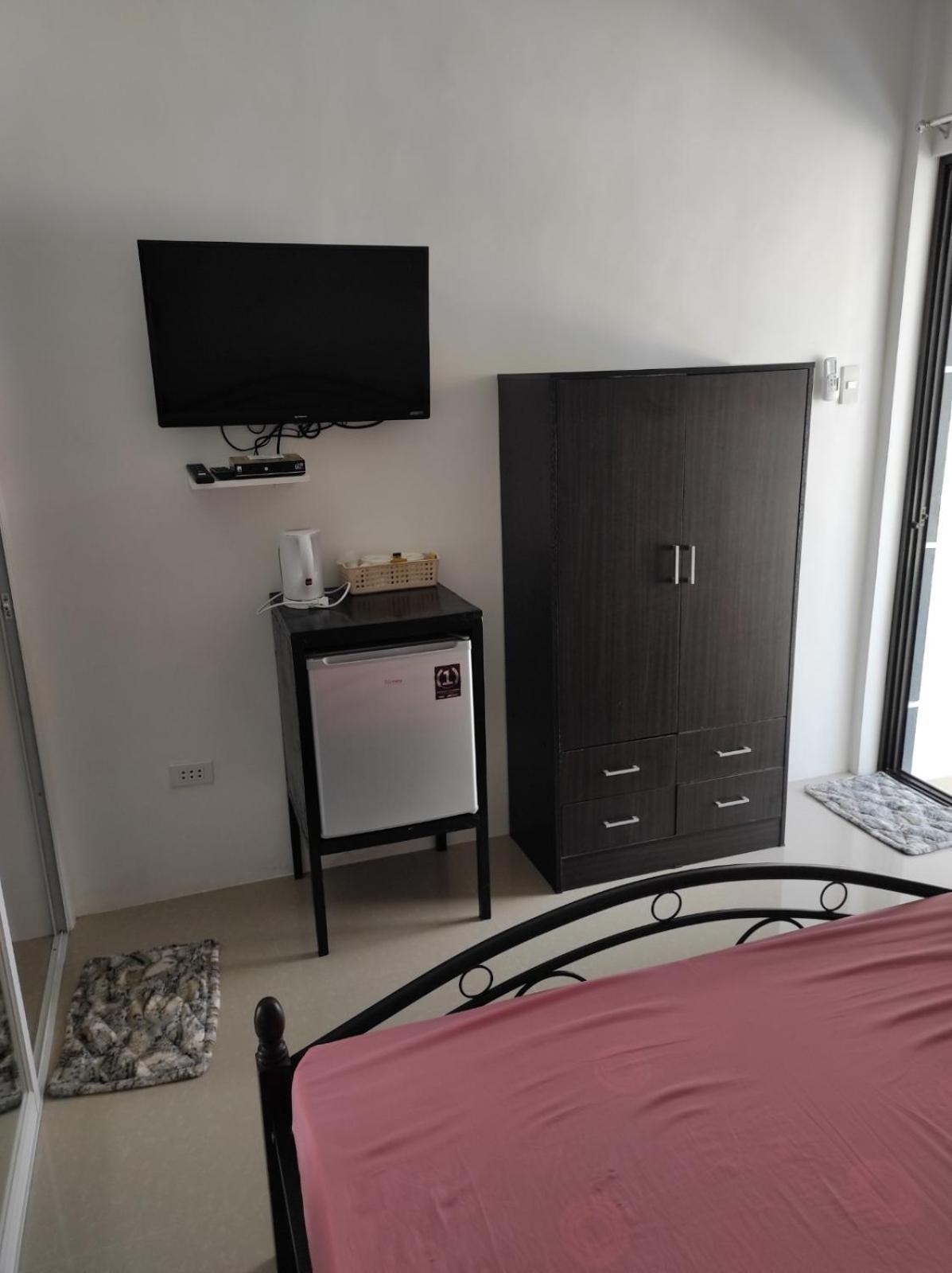 Ub Home Dauis Bilik gambar