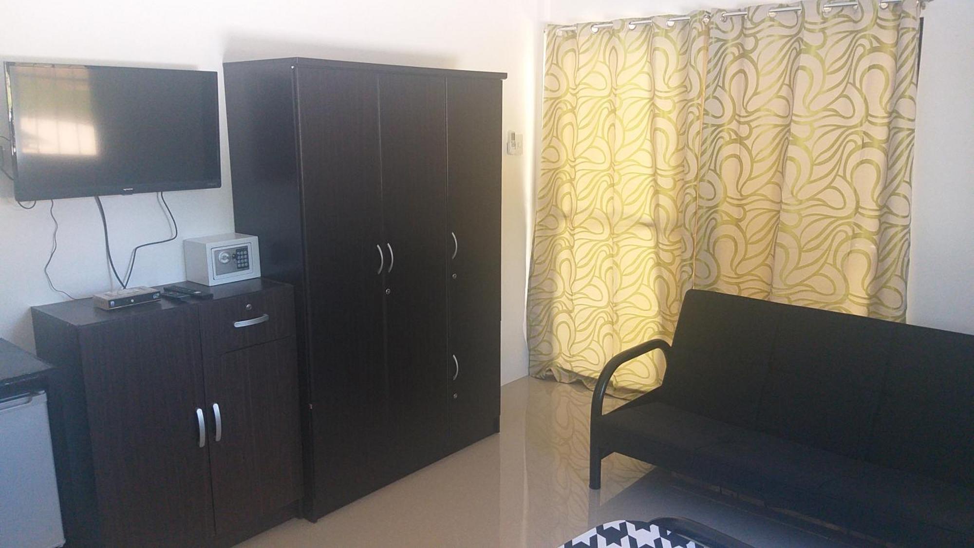 Ub Home Dauis Bilik gambar