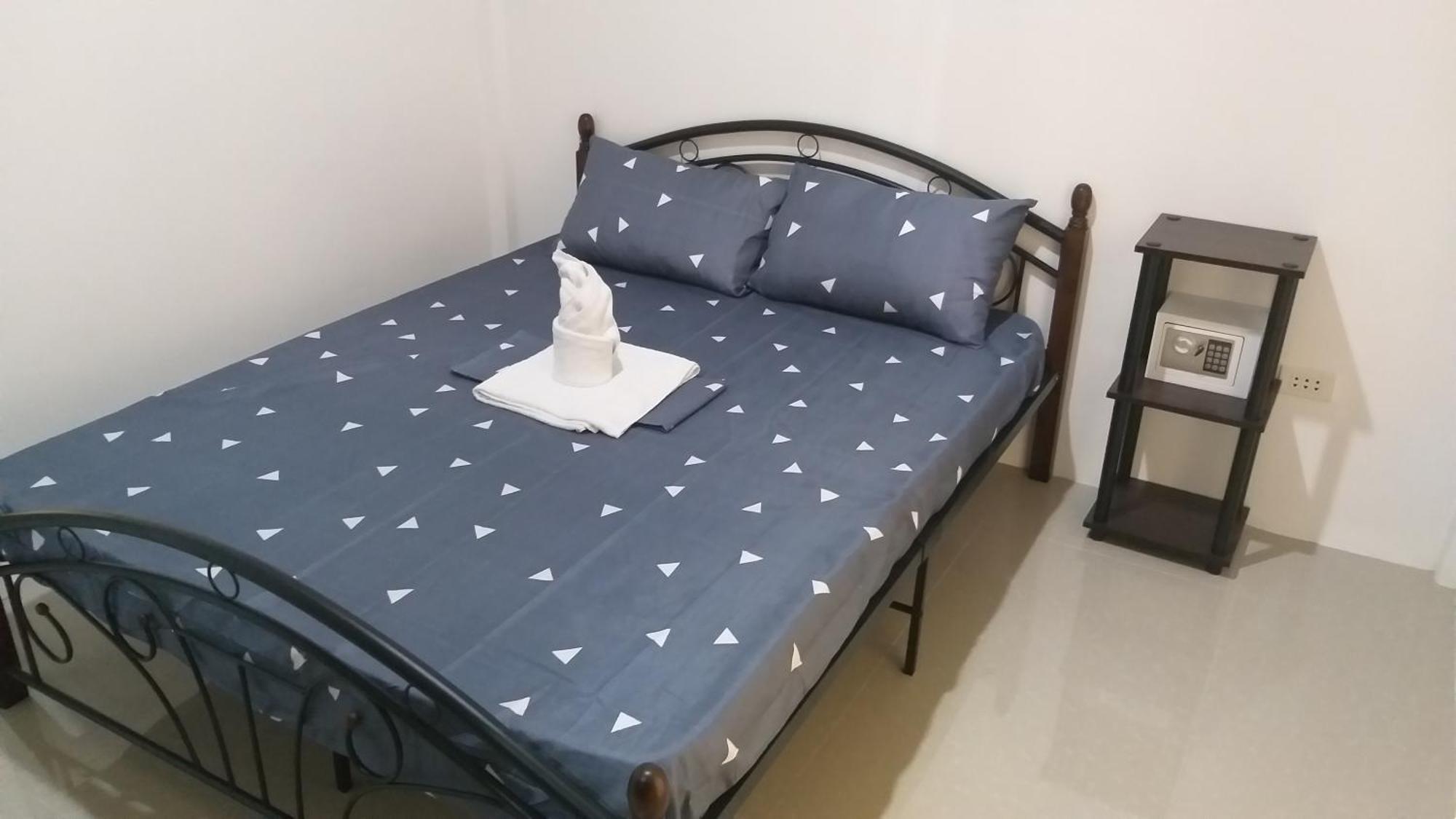 Ub Home Dauis Bilik gambar