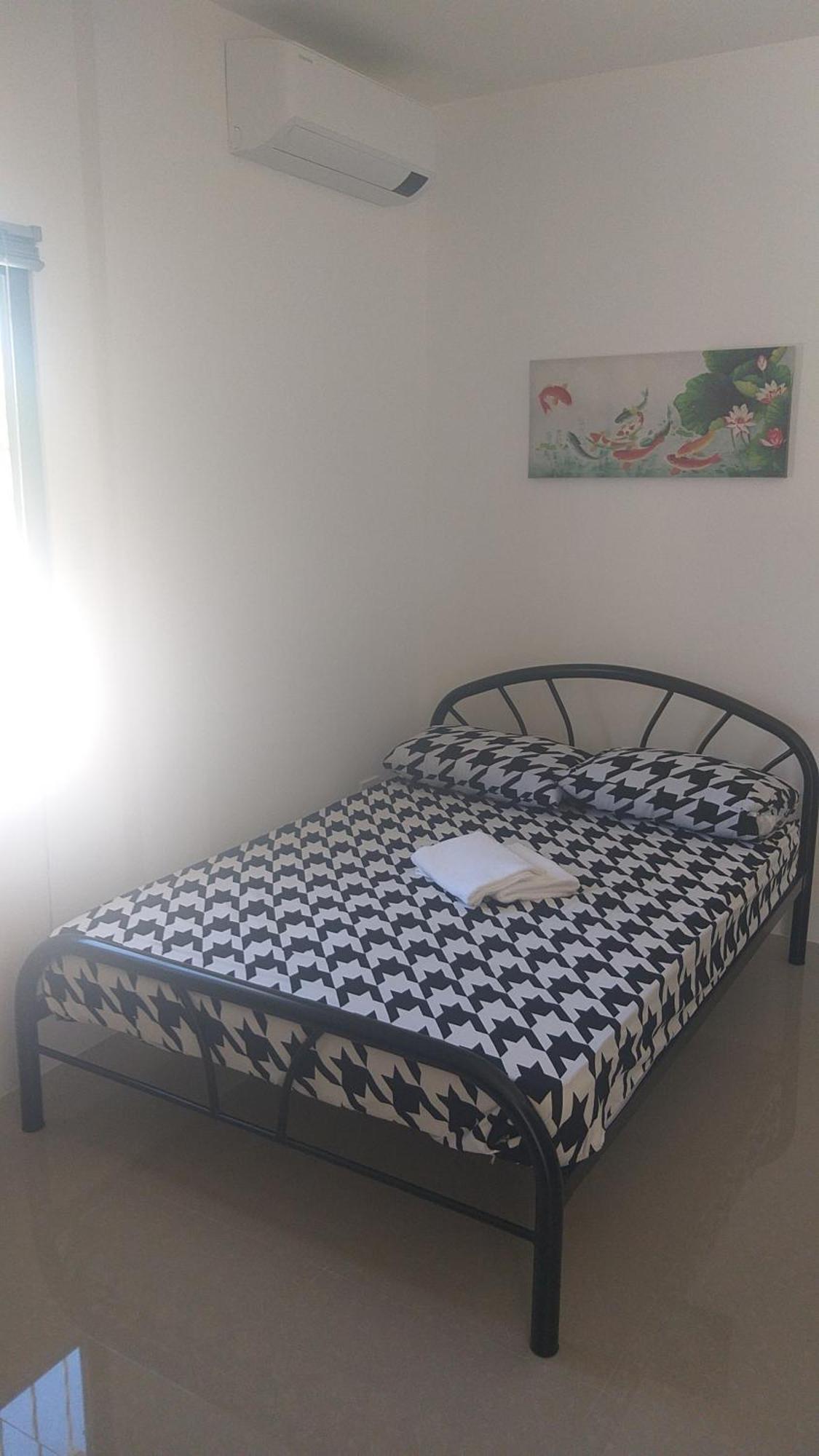 Ub Home Dauis Bilik gambar