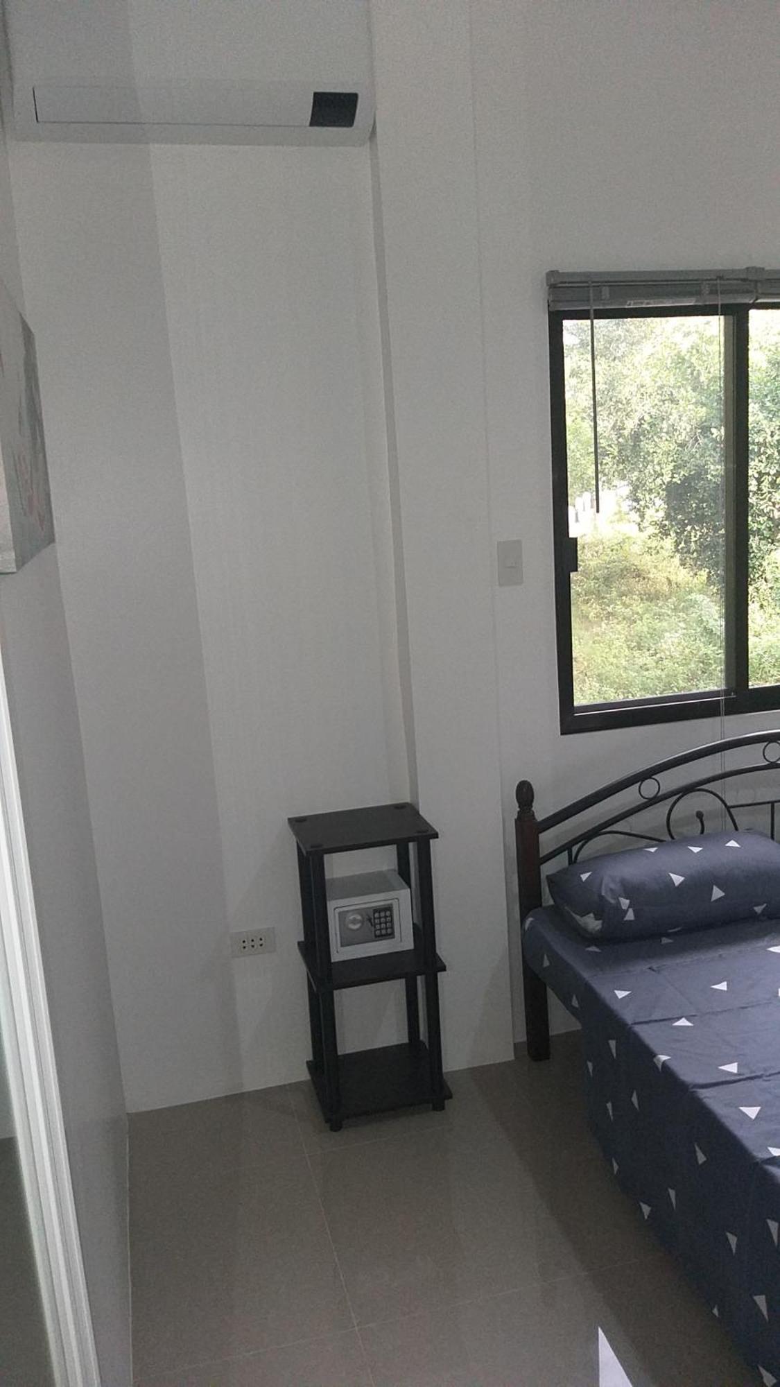 Ub Home Dauis Bilik gambar