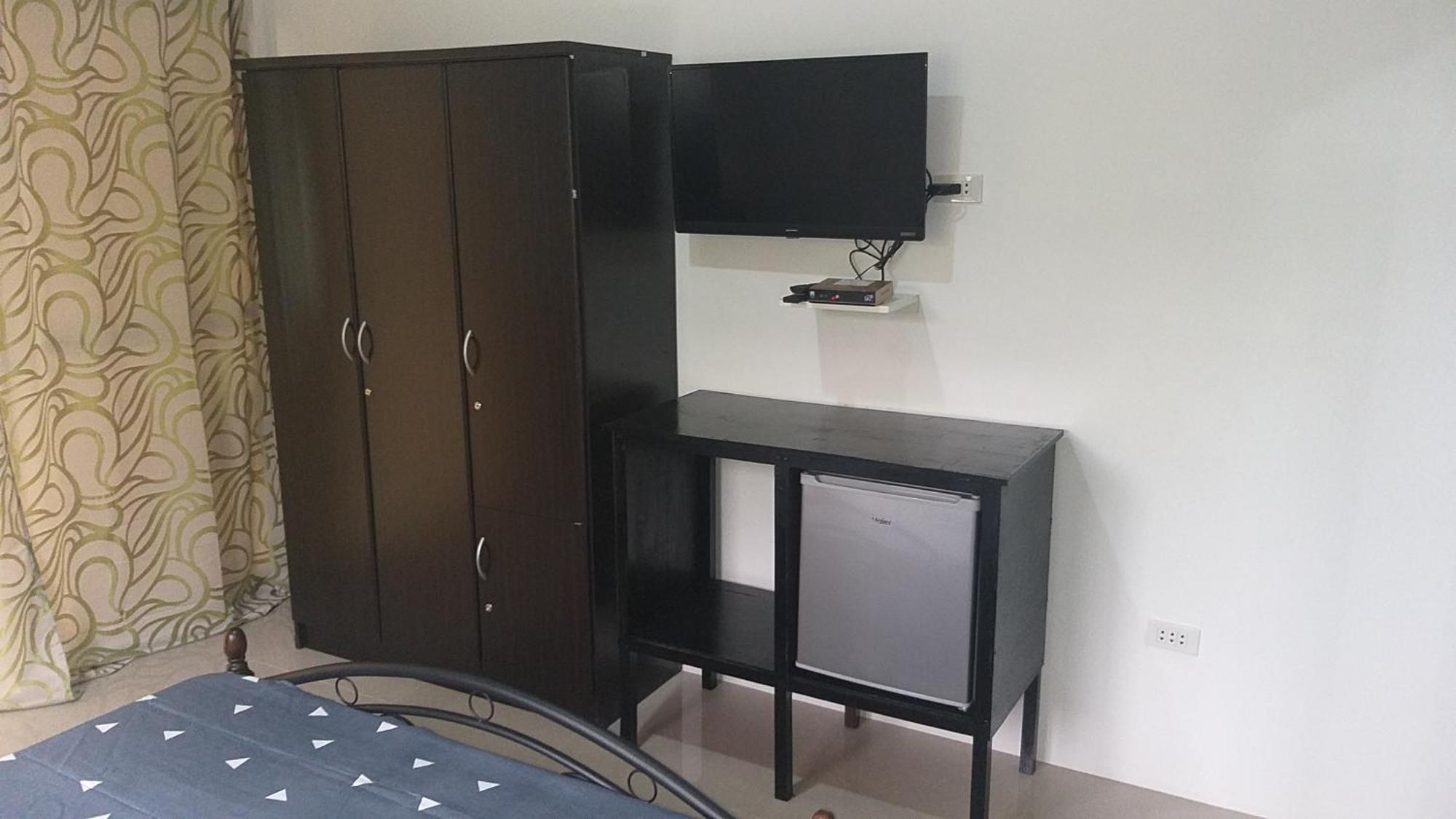 Ub Home Dauis Bilik gambar