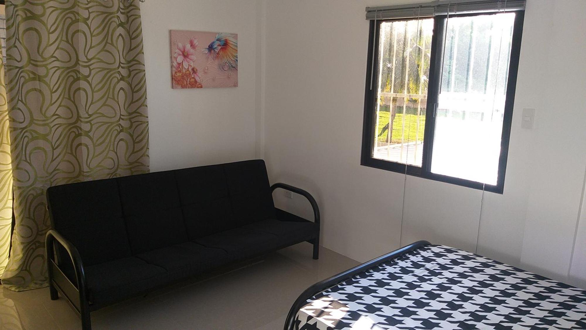 Ub Home Dauis Bilik gambar